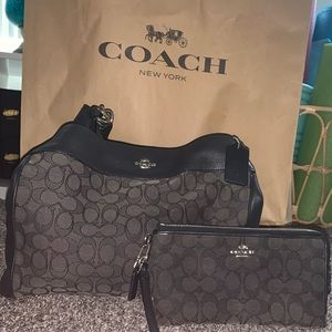 Usd.BUNDLE COACH  PURSE +SIG. ZIP WALLET SMK/BLACK